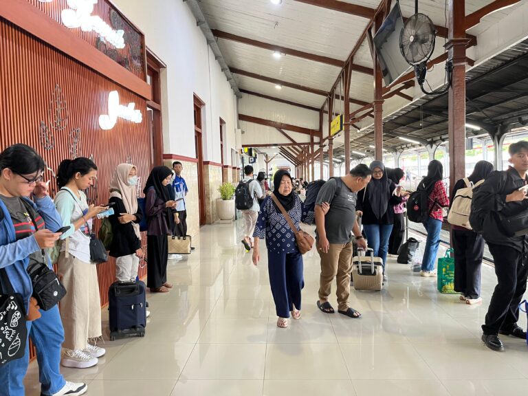 KAI-26-Perjalanan-Kereta-2